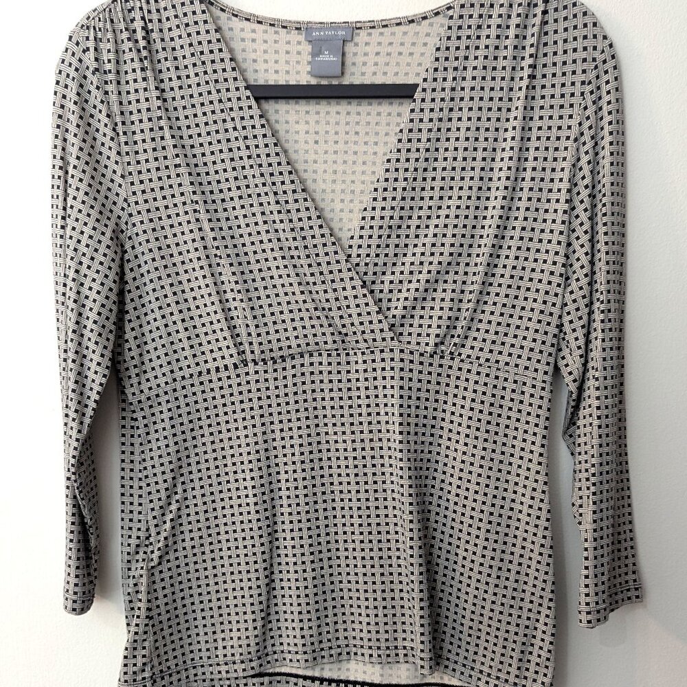 Ann Taylor Women's Faux Wrap Geometric Print Top. Size Medium